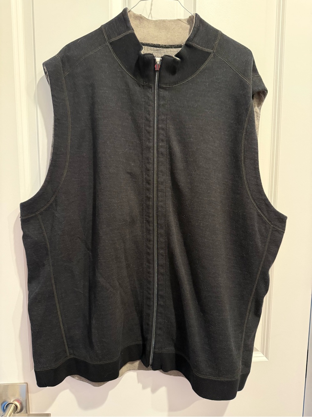 Men's Black Sleeveless Zip Front Vest